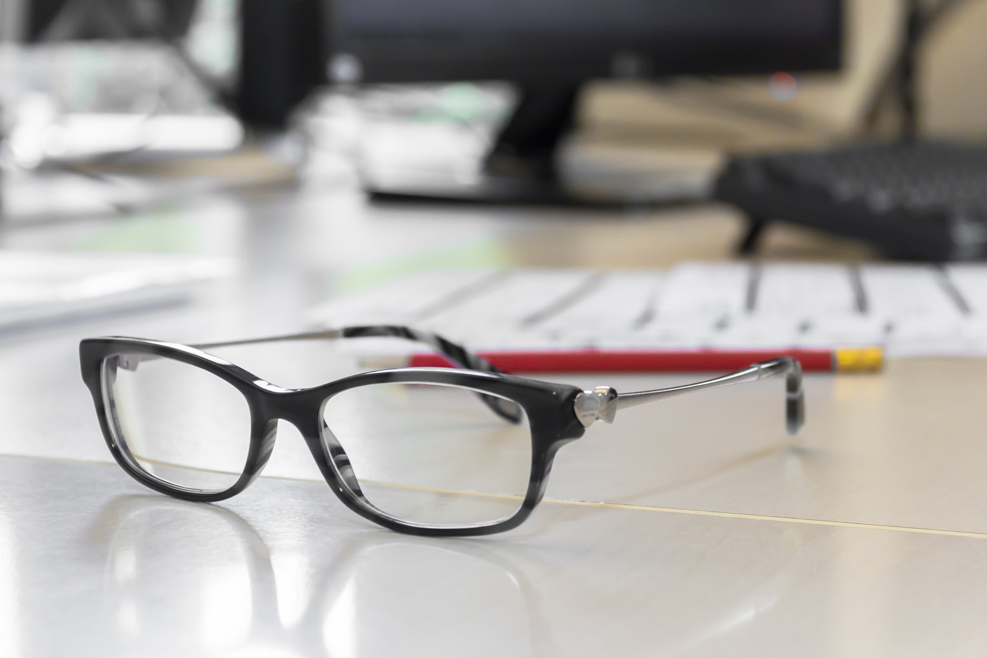 black-eyeglasses.jpg